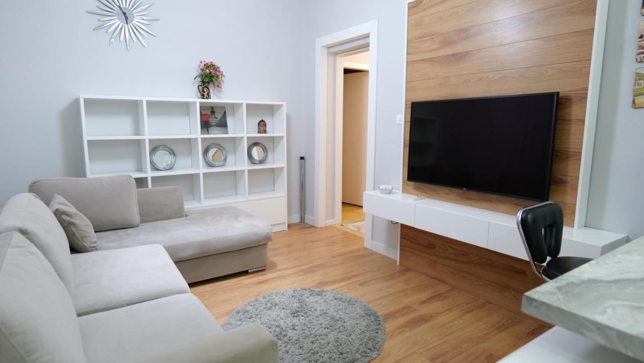 City Center Apartment Niko 04 Tirana Exterior photo